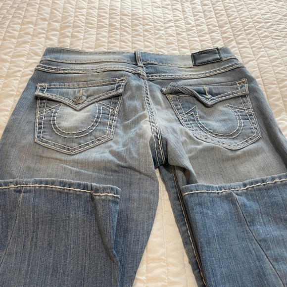 Women’s flare leg True Religion jeans. In like-new condition. - Picture 2 of 7